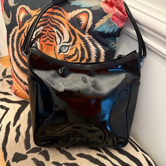 Gucci Black Patent Leather Shoulder Bag - Picture 2 of 10